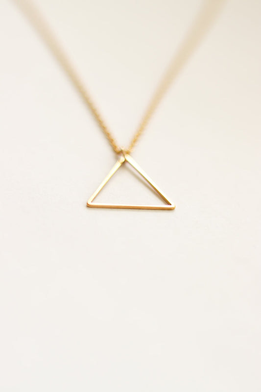 שרשרת משולש לגבר, תליון משולש בצבע זהב, אורך בהתאמה אישית, מתנה לגבר, פלדת אל חלד
