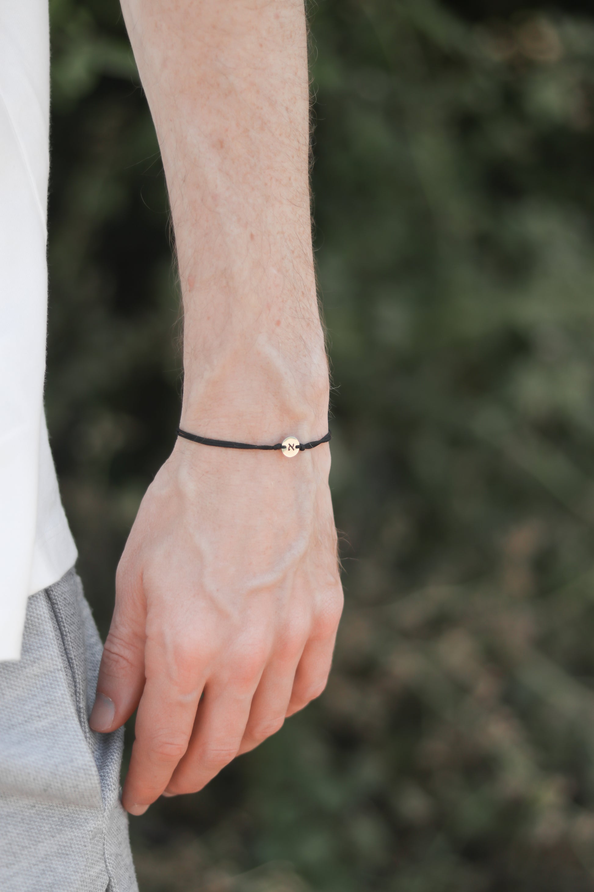 צמיד שם בחריטה אישית לגבר, מתנה לגברת צמיד חוטים לגברים בהתאמה אישית, ,תליון כסף עגול