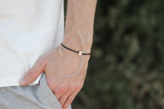 צמיד שם בחריטה אישית לגבר, מתנה לגברת צמיד חוטים לגברים בהתאמה אישית, ,תליון כסף עגול