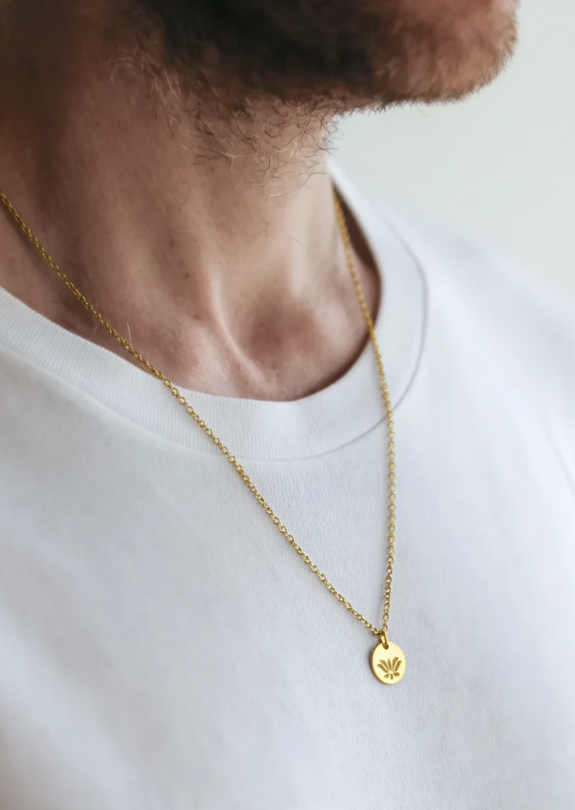 שרשרת לוטוס לגבר עם תליון פרח הלוטוס בצבע זהב מפלדת אל חלד