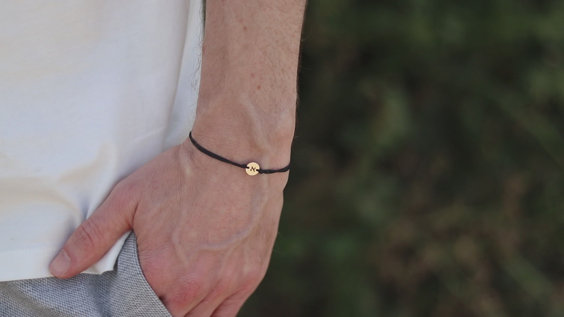 צמיד שם בחריטה אישית לגבר, מתנה לגברת צמיד חוטים לגברים בהתאמה אישית, ,תליון כסף עגול