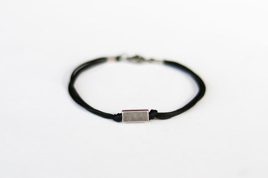 צמיד חרוז כסף לגבר חוט שחור