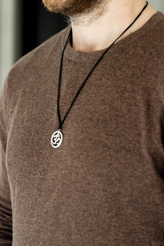 שרשרת אום יוגה לגבר