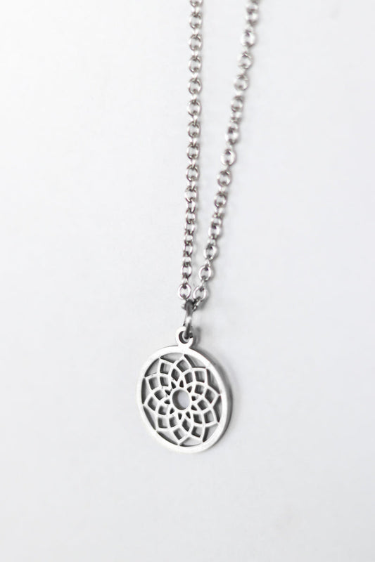 שרשרת עיגול לוטוס כסף לגבר