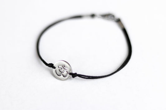 צמיד אום חוט שחור לגבר