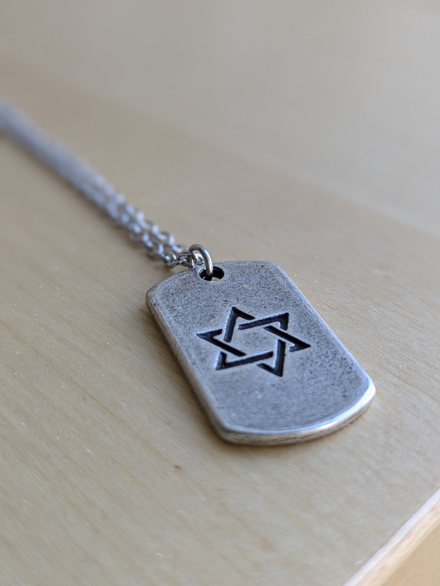 שרשרת לגבר תליון חי מגן דוד בציפוי כסף בצורת דיסקית