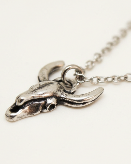 שרשרת לגבר עם תליון גולגולת שור בציפוי כסף, מתנה לגבר