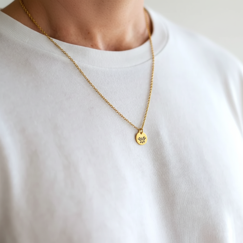 שרשרת לוטוס לגבר עם תליון פרח הלוטוס בצבע זהב מפלדת אל חלד