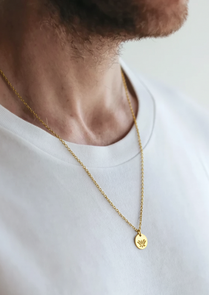 שרשרת לוטוס לגבר עם תליון פרח הלוטוס בצבע זהב מפלדת אל חלד
