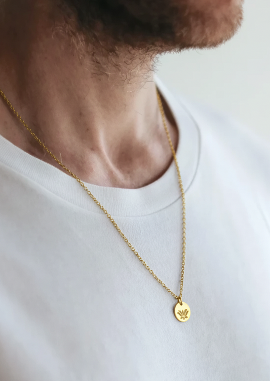 שרשרת לוטוס לגבר עם תליון פרח הלוטוס בצבע זהב מפלדת אל חלד