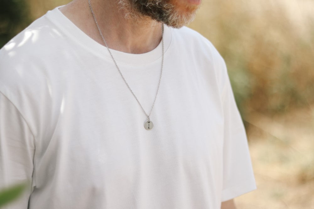 שרשרת שם לגבר עם תליון בחריטה אישית בגוון כסף
