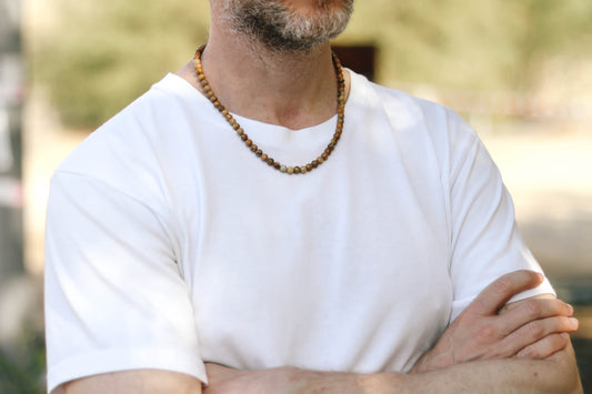 שרשרת חרוזים אבן ג׳ספר מצויר לגבר, חרוזים חומים, מתנה לגבר