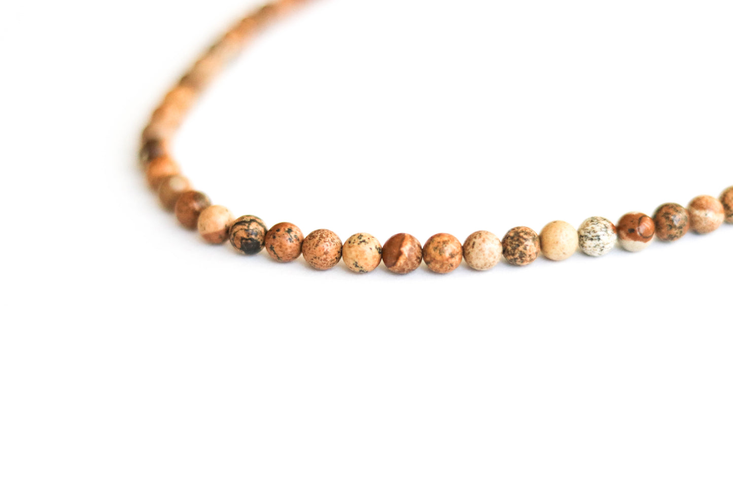 שרשרת חרוזים אבן ג׳ספר מצויר לגבר, חרוזים חומים, מתנה לגבר