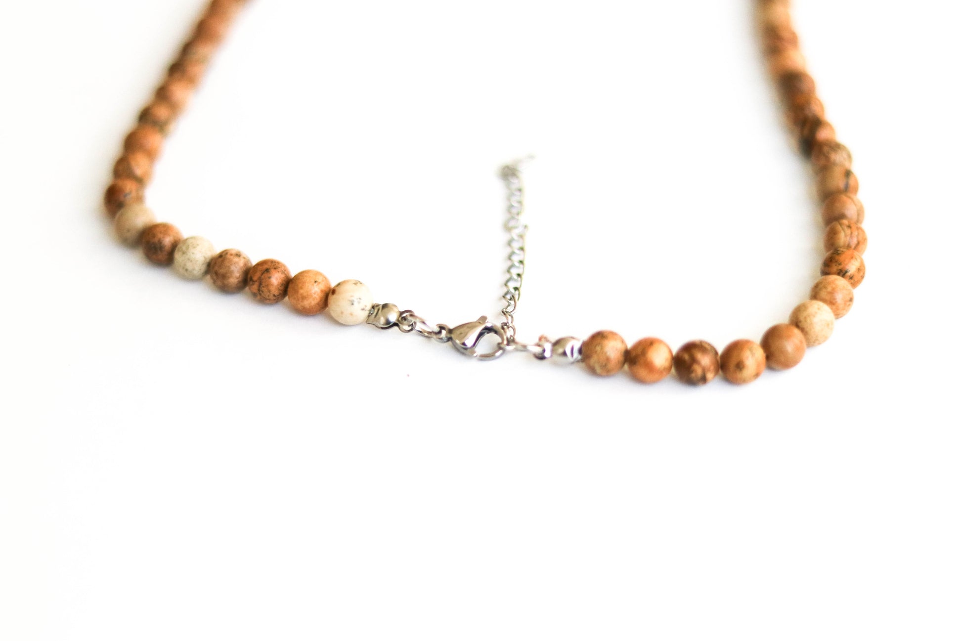 שרשרת חרוזים אבן ג׳ספר מצויר לגבר, חרוזים חומים, מתנה לגבר