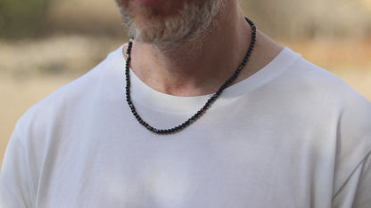 שרשרת לגבר עם חרוזי בוטסואנה בצבע שחור, מתנה לגבר